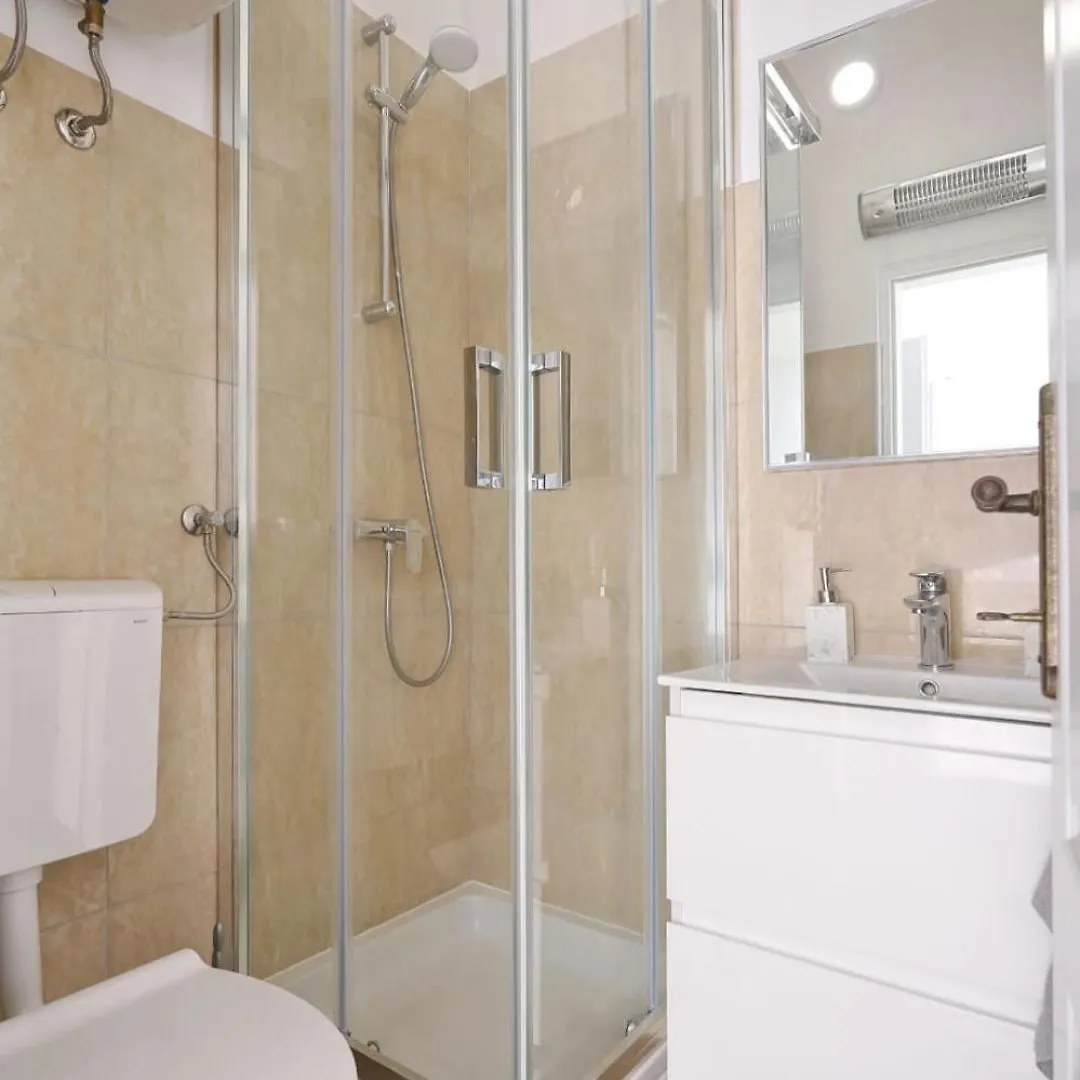 Beachfront Holiday House Victoria - Crowonder Luxury Rent Zaton  Holiday home