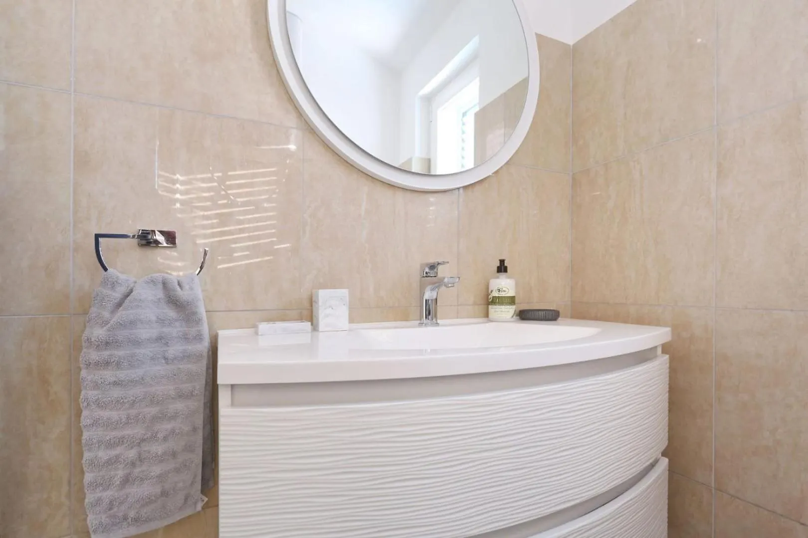 Beachfront Holiday House Victoria - Crowonder Luxury Rent Zaton  0*, Zaton (Zadar)