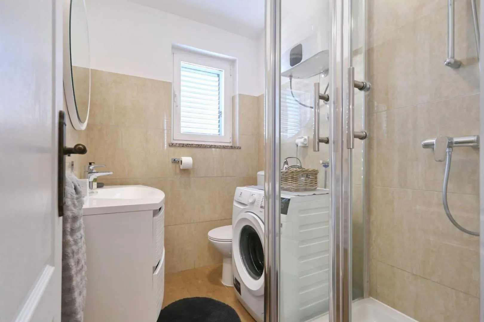 Beachfront Holiday House Victoria - Crowonder Luxury Rent Zaton  Holiday home Zaton (Zadar)