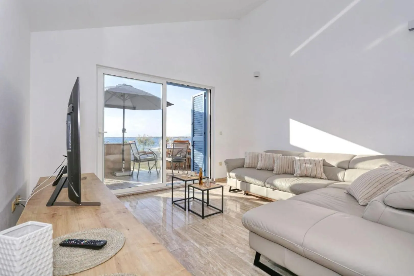 Beachfront Holiday House Victoria - Crowonder Luxury Rent Zaton  Holiday home