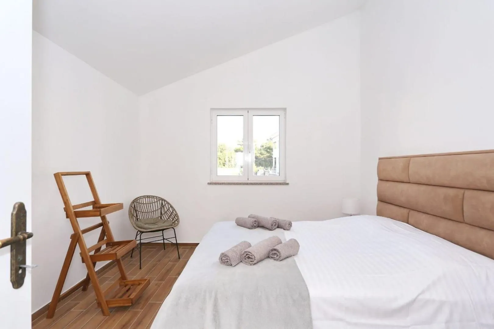 Beachfront Holiday House Victoria - Crowonder Luxury Rent Zaton  0*, Zaton (Zadar)