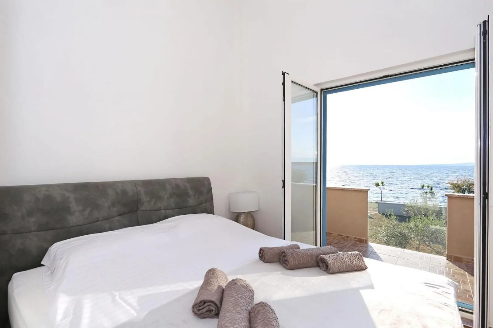 Beachfront Holiday House Victoria - Crowonder Luxury Rent Zaton  Zaton (Zadar)
