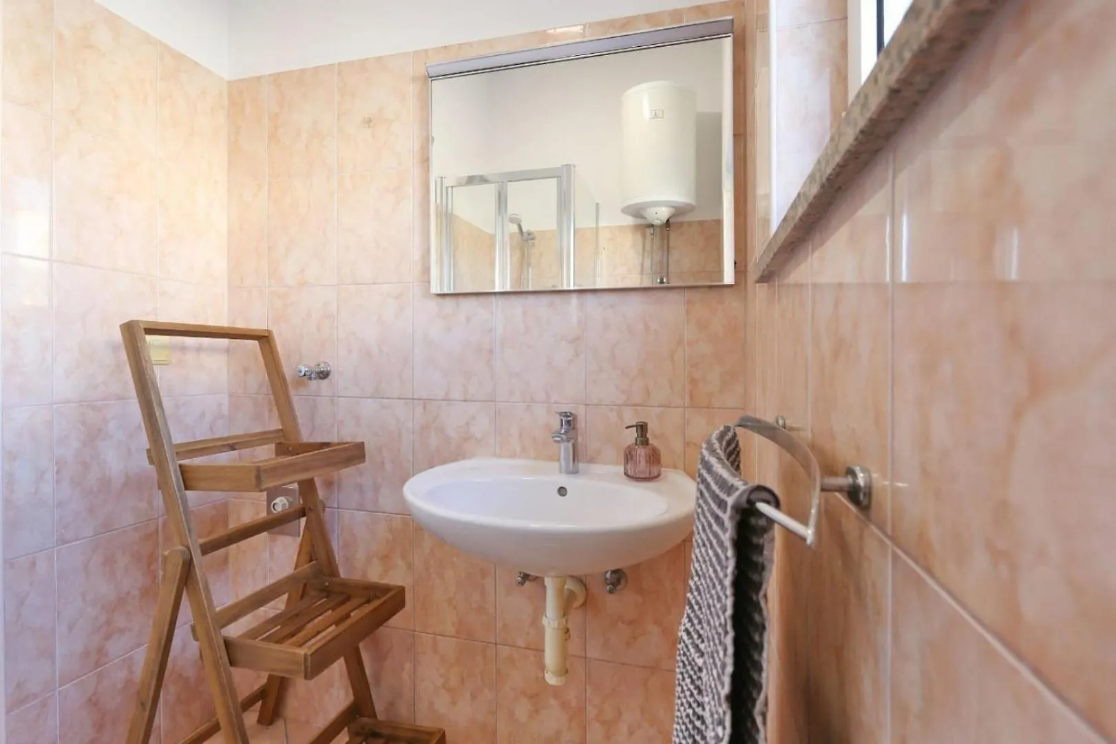 Beachfront Holiday House Victoria - Crowonder Luxury Rent Zaton