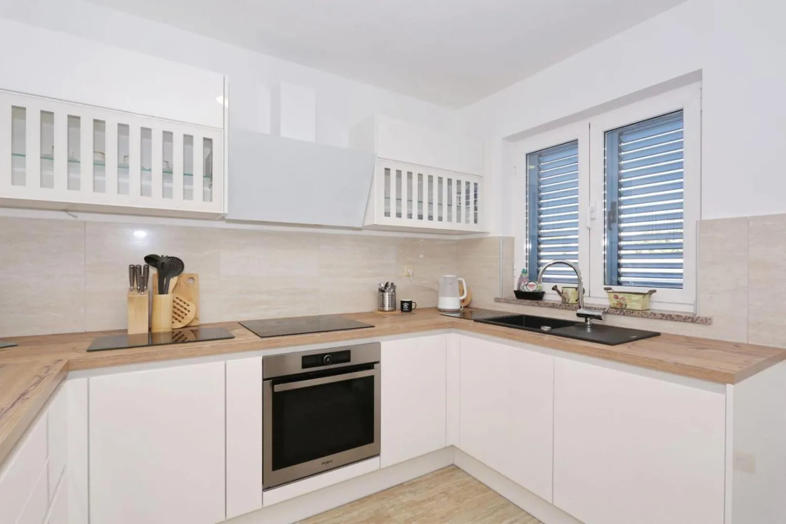 Beachfront Holiday House Victoria - Crowonder Luxury Rent Zaton